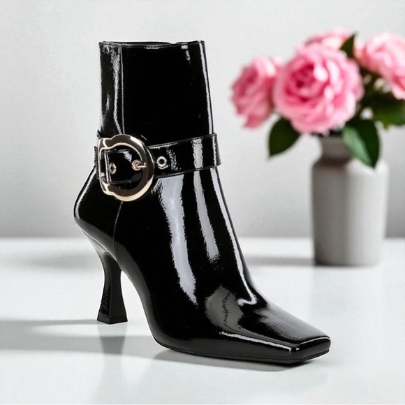Gianni Bini FACE-CARD Patent Oversized Buckle Heel Booties - Picture 1 of 7